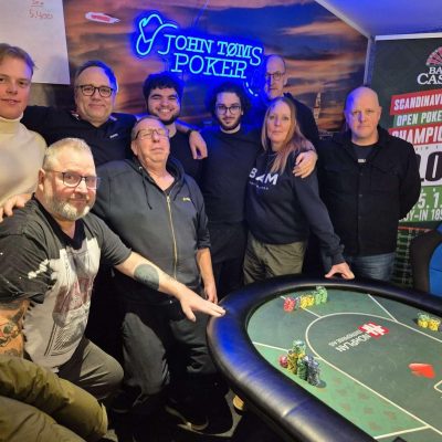 Finalebordet fra årets klubmesterskab, fra venstre af: Mikkel Bohn, John Tøms, Steen Johansen, Leon Skinbjerg, Hussain Najem, Ahmed Faitarouni, Mille Bruun, Michael Bohn og Claus Jacobsen.